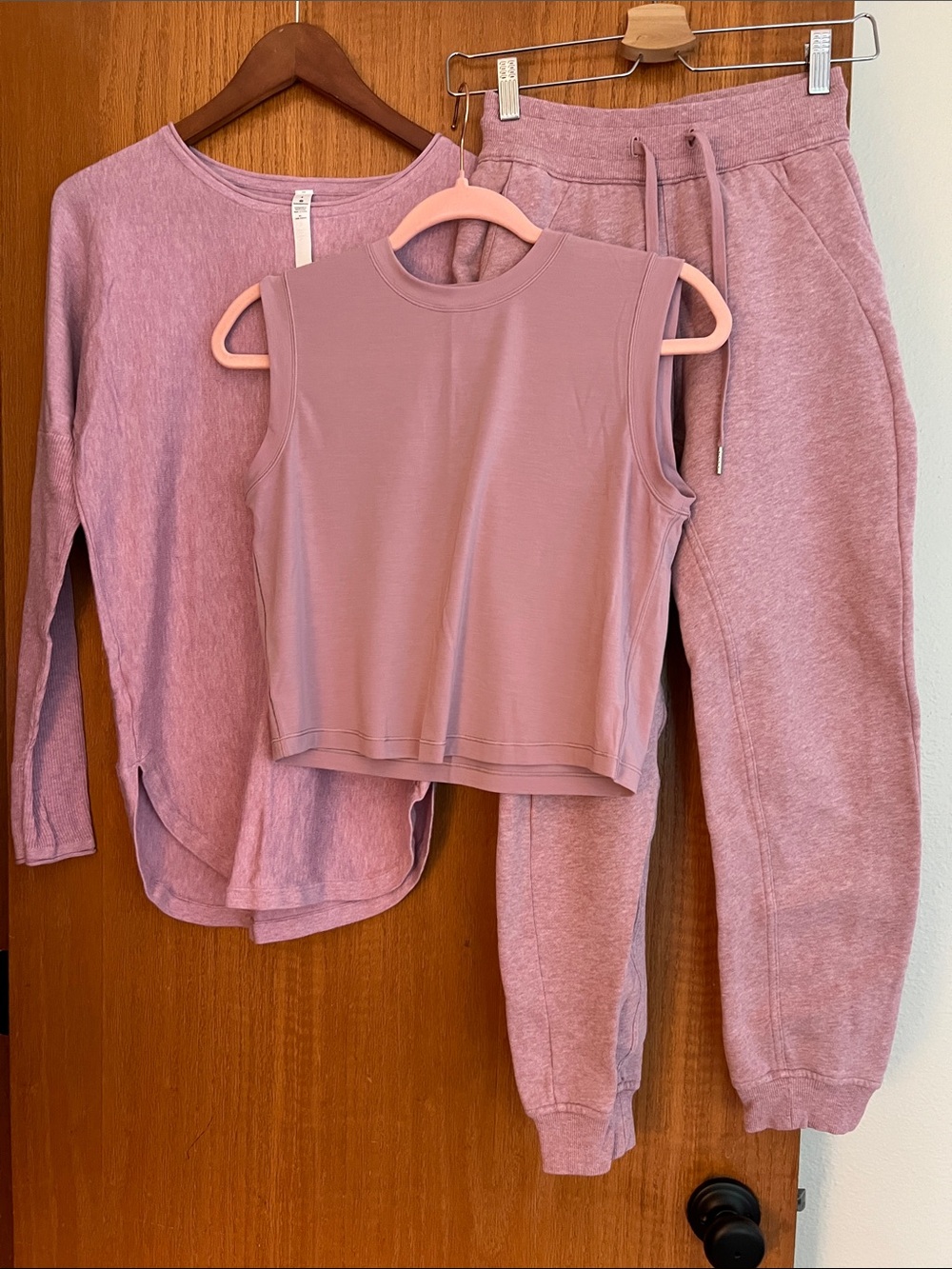 Set of 3!! Lululemon Women's tank, sweater and scuba jogger set! Super COZY🔥